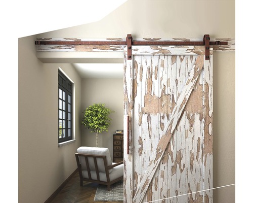 Interiör med skjutdörr i ladugårdsstil och sittgrupp