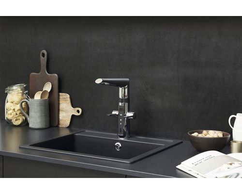 Diskho med blandare i ett modernt kök