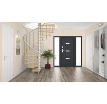 Hall med spiraltrappa, ytterdörr och garderob