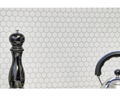 Sexkantiga väggplattor med pepparkvarn och tekanna