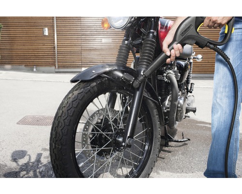 Motorcykelrengöring med högtryckstvätt