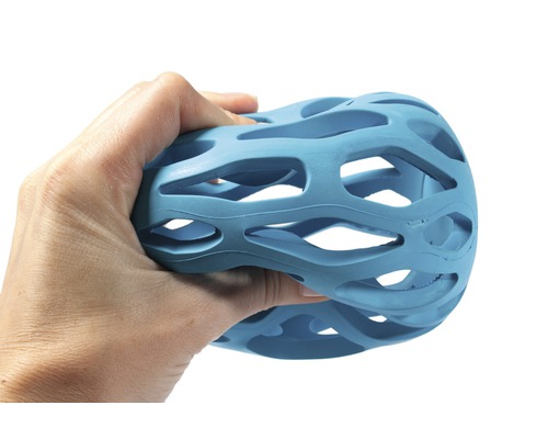 Elastisk boll med gallerstruktur i handen