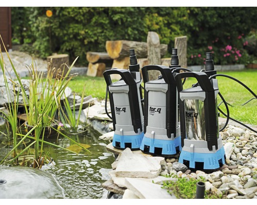 Flera for.q smutsvattenpumpar vid dammkanten