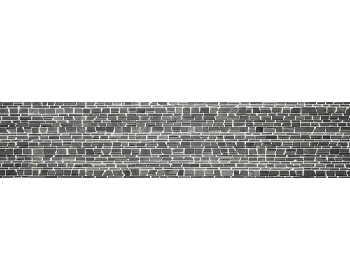 Mosaikplattvägg med oregelbundet formade stenar