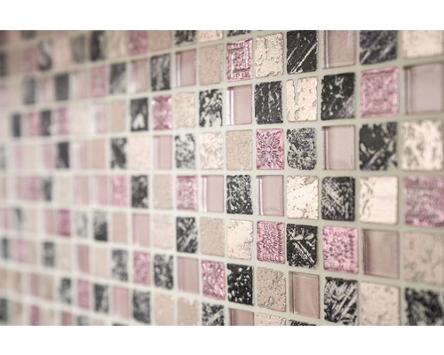 Närbild av fyrkantiga mosaikplattor