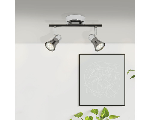 Två LED-spotlights på en taklampa i rummet