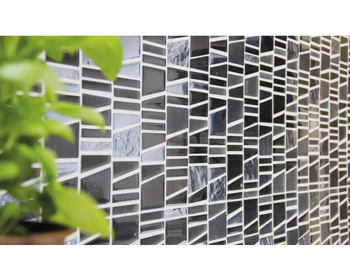 Detaljbild av en mosaikplatta med geometriska former