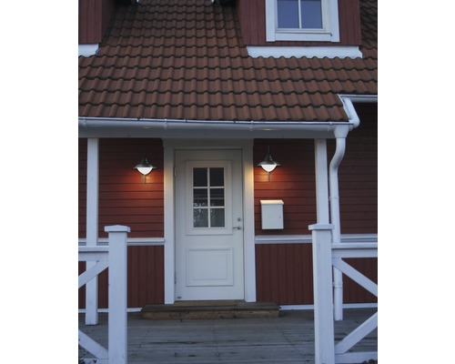 Entré till ett hus med utomhusbelysning