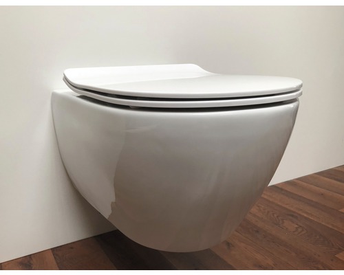 Vägghängd toalett med djup spolning och toalettsits