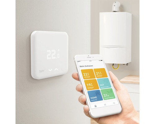 Rumstermostat med smartphone och värmepanna för temperaturkontroll