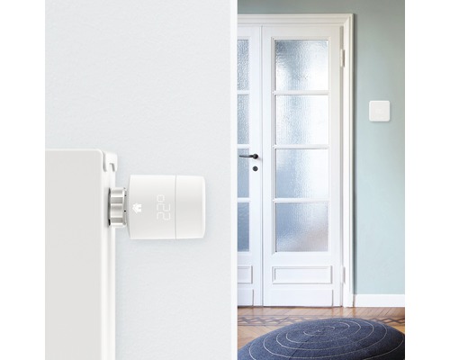 Scen med en radiatortermostat för temperaturreglering i huset