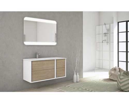 Modernt badrum med belyst spegel, tvättställsskåp och dusch