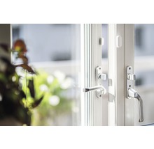 Öppet fönster med fönsterhandtag