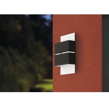 Modern utomhusvägglampa med två ljuskällor