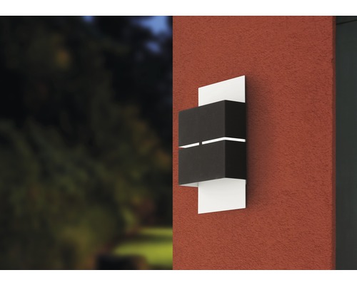 Modern utomhusvägglampa med två ljuskällor