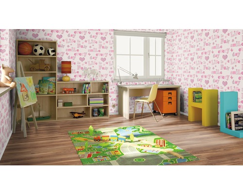 Barnrum med skrivbord, hylla och lekmatta