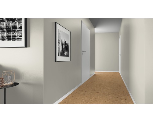 Hall med korkgolv och väggbilder