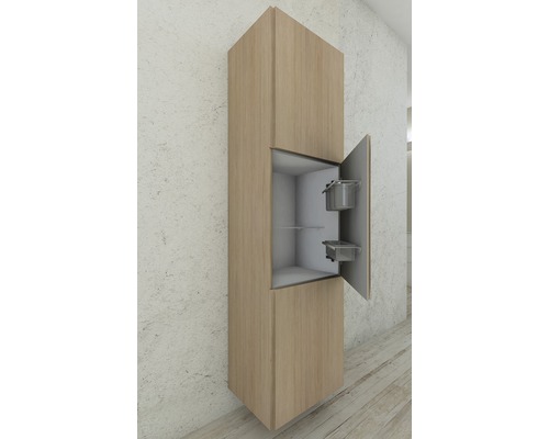 Högt köksskåp med öppen dörr och inre hyllor