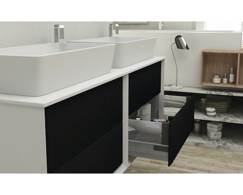 Badrum med tvättställsskåp, tvättställ och lådor