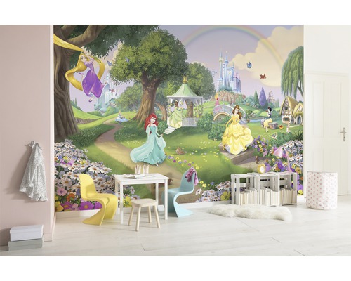 Flickrum med väggbeklädnad med Disneyprinsessamotiv