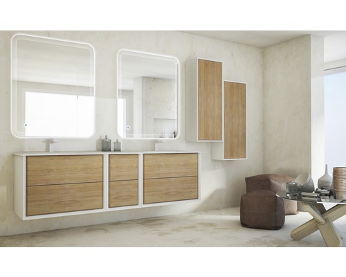 Modernt badrum med tvättställ, speglar och förvaringselement