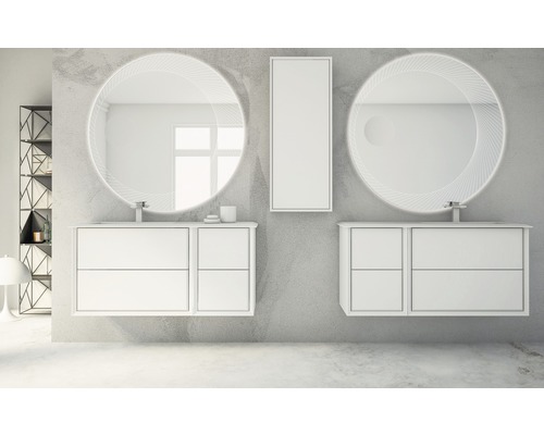 Badrum med handfat, runda speglar och ett spegelskåp