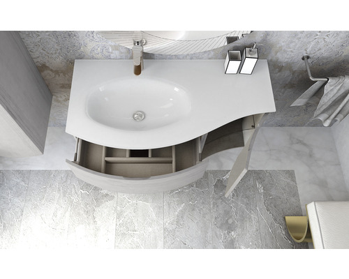 Badrumsskåp med öppen låda, handfat och armaturer.