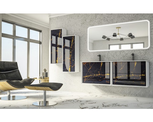 Modernt badrum med tvättställ, spegelskåp och fåtölj