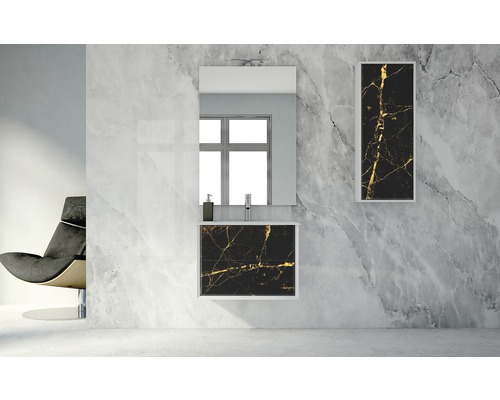 Modernt badrum med tvättställsskåp, spegel och väggskåp i marmorlook.