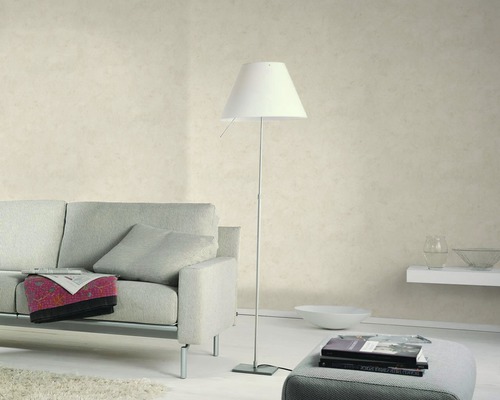 Vardagsrum med golvlampa, soffa och dekoration för inredning