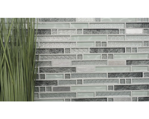 Mosaikplatta med glas- och metallelement