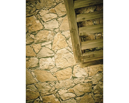 Detaljvy av en naturstensvägg med träram