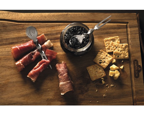 Träbräda med kaviar, kex och skinka