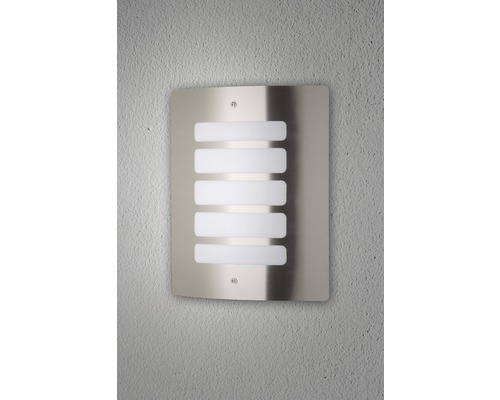 Vägglampa i metall med fem ljuselement