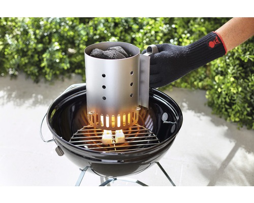 Grill med skorstenständare, grillkol och värmebeständig handske