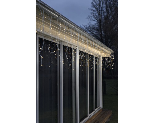 Istappsslinga på taket av ett hus