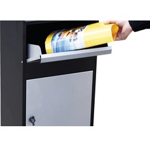 Paketbox med en person som levererar ett paket
