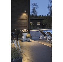 Uteplats med terrass, belysning och pool
