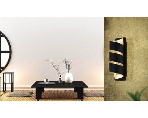 Japanskt vardagsrum med vägglampa