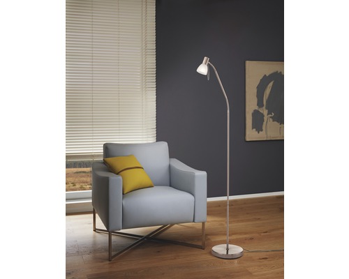 Golvlampa EGLO Prince 140cm Vardagsrum med fåtölj, golvlampa och persienner