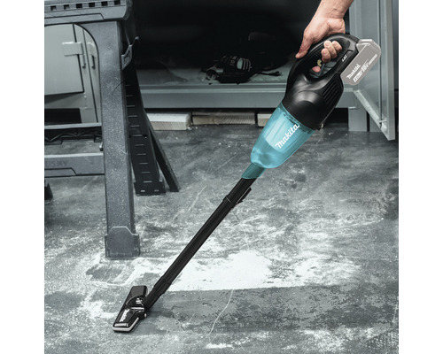 Makita batteridriven dammsugare för rengöring av verkstadsgolv