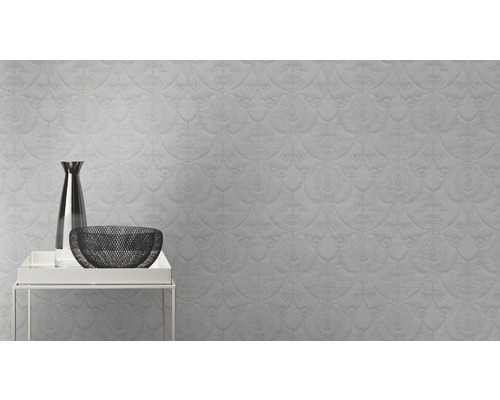 Dekorativ tapet med mönster i interiör