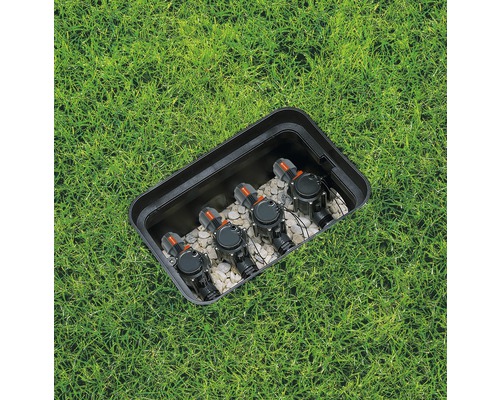 Bevattningsventiler i en låda i gräsmattan