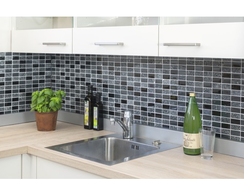 Diskho med blandare och mosaikvägg