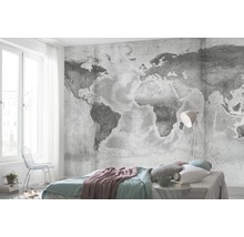 Sovrum med fototapet av världskarta, säng och lampa