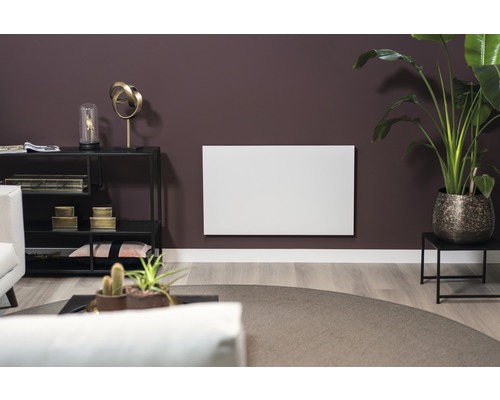 Vardagsrum med elvärme på väggen