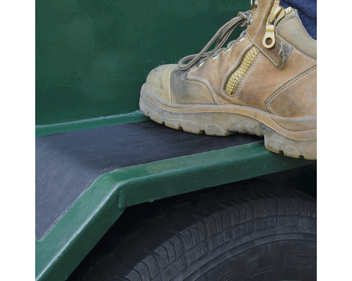 Detaljbild av en arbetssko på ett släp