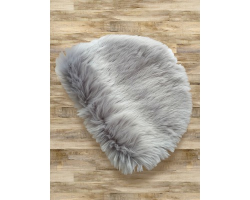 Grå imitation av djurhud på trägolv