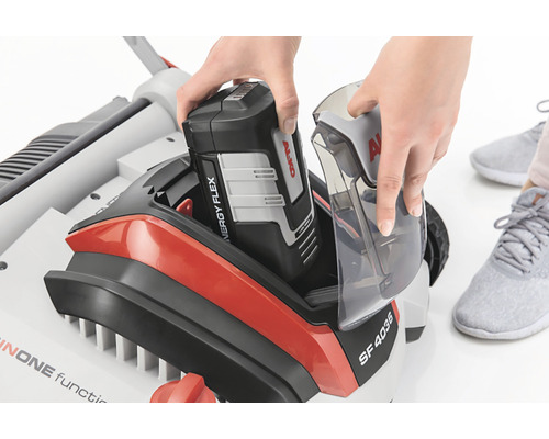 Åkgräsklippare med installerat batteri