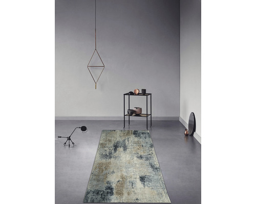 Modern matta i ett ljust rum med minimalistisk inredning